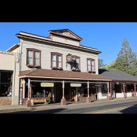 Mariposa Hotel Inn
