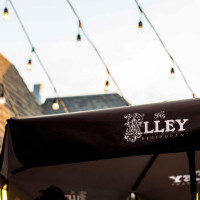 Enjoy Casual Patio Dining & Pub-Style Food at The Alley Newport Beach