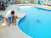 Swimming pool repair service