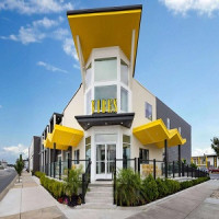 Binns Motor Inn