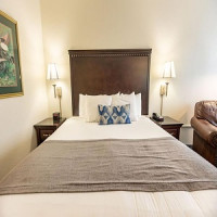 NameSavannah House Hotel