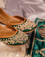 Handcrafted Elegance with Gulbhahar’s Handmade Juttis